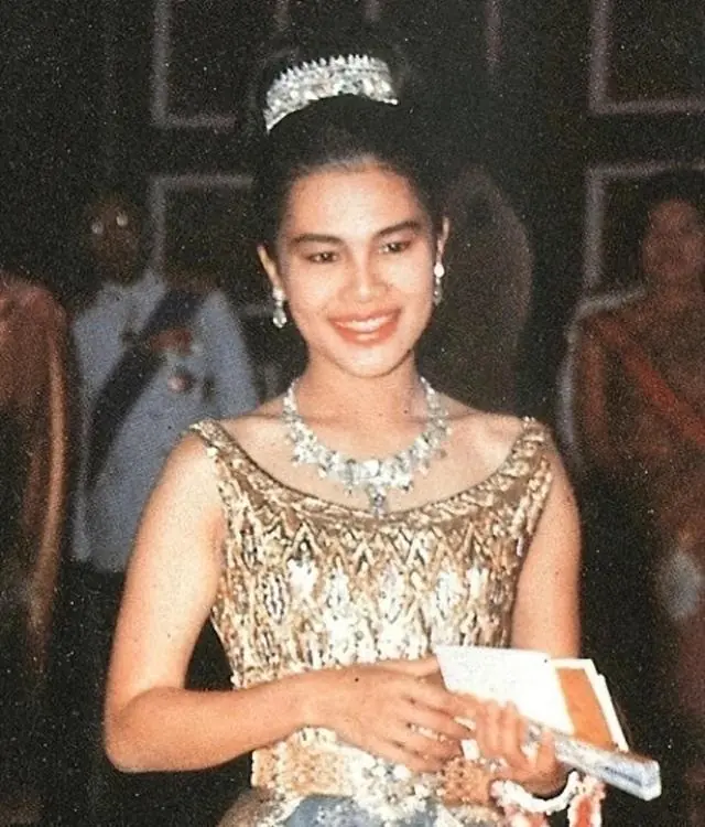 在那个年代没有美颜,诗吉丽太后能长这样,确实很漂亮